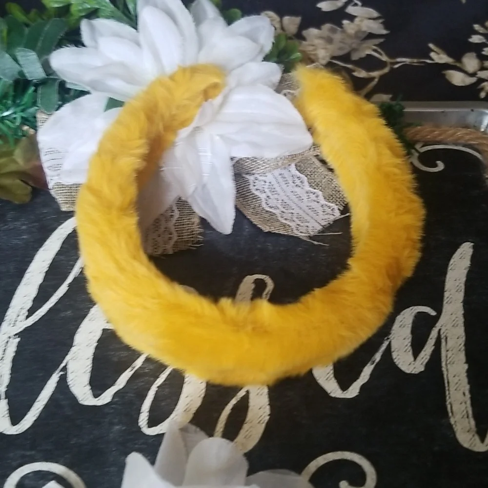 Women's/girls small fur yellow headband new never worn.